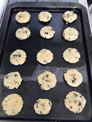 无糖食谱-黑巧椰香饼干Sugar-flour free Coconut flour dark chocolate chips cookies的做法 步骤2