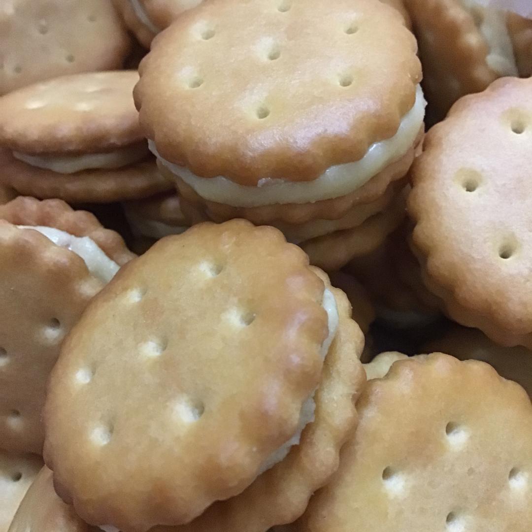 手工牛轧糖夹心苏打饼干