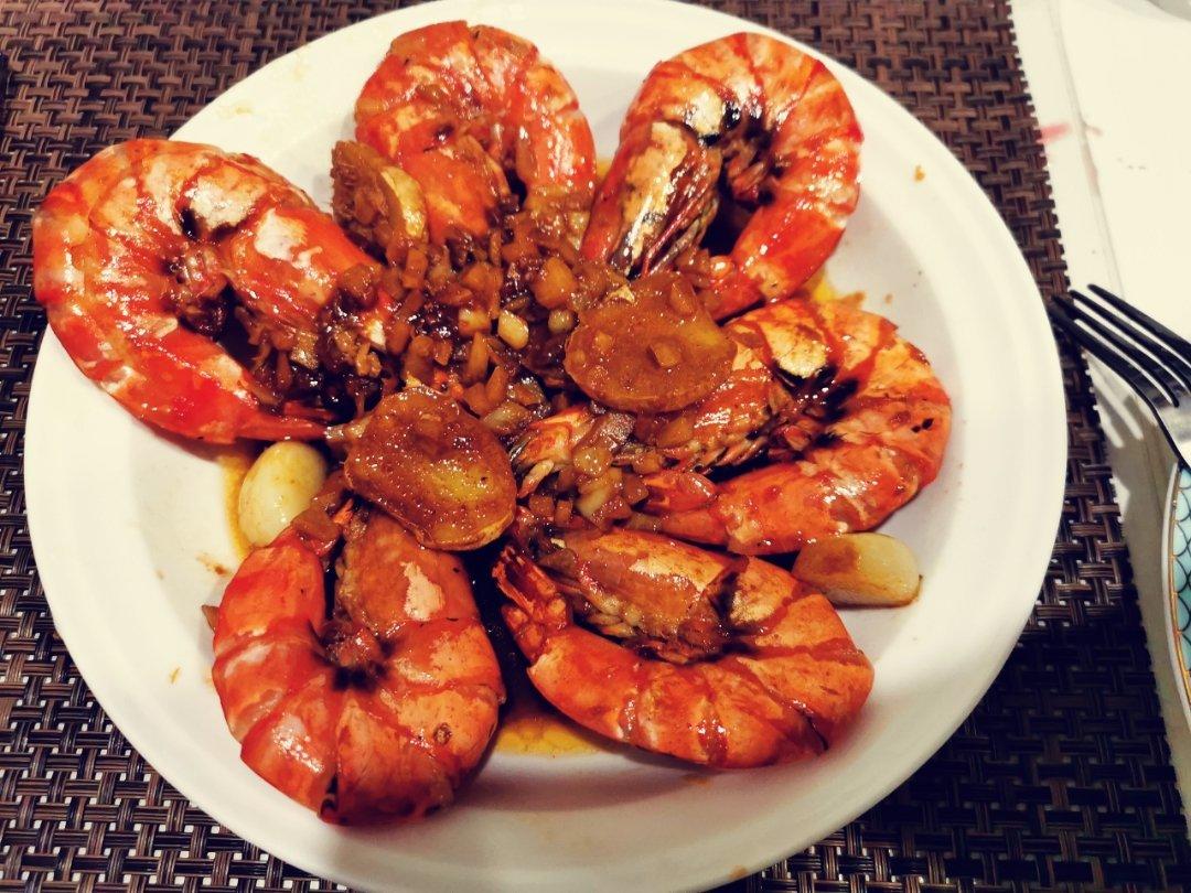随便做也很好吃的蒜香烧汁黑虎虾