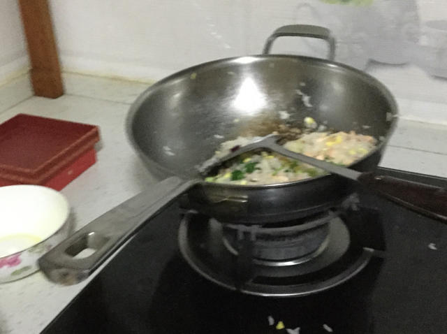 蒜香黄油三文鱼炒饭
