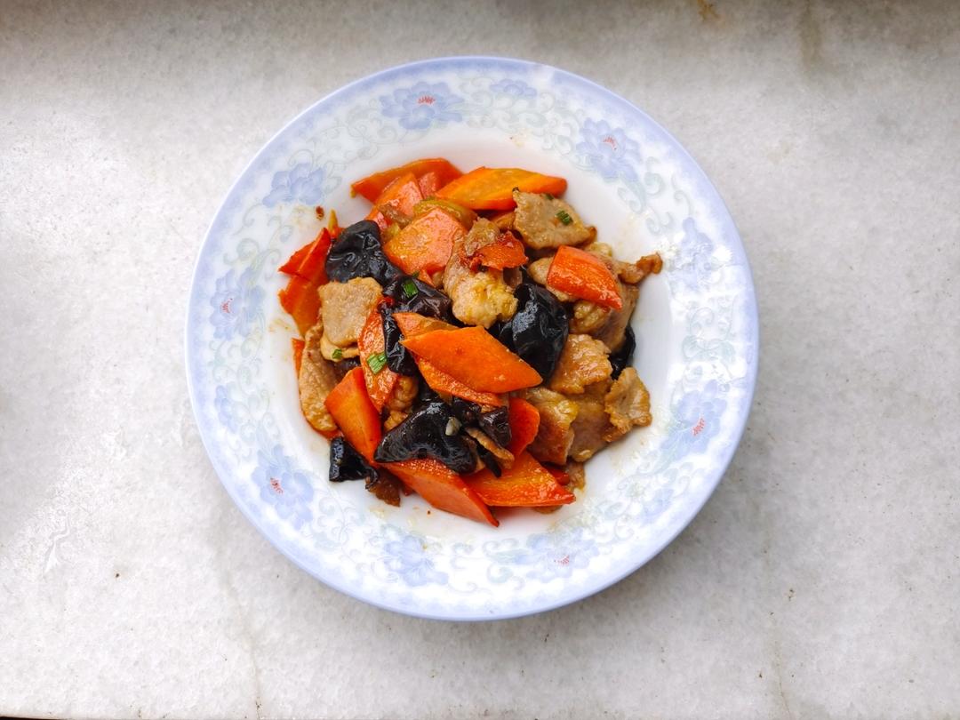 木耳胡萝卜炒肉片