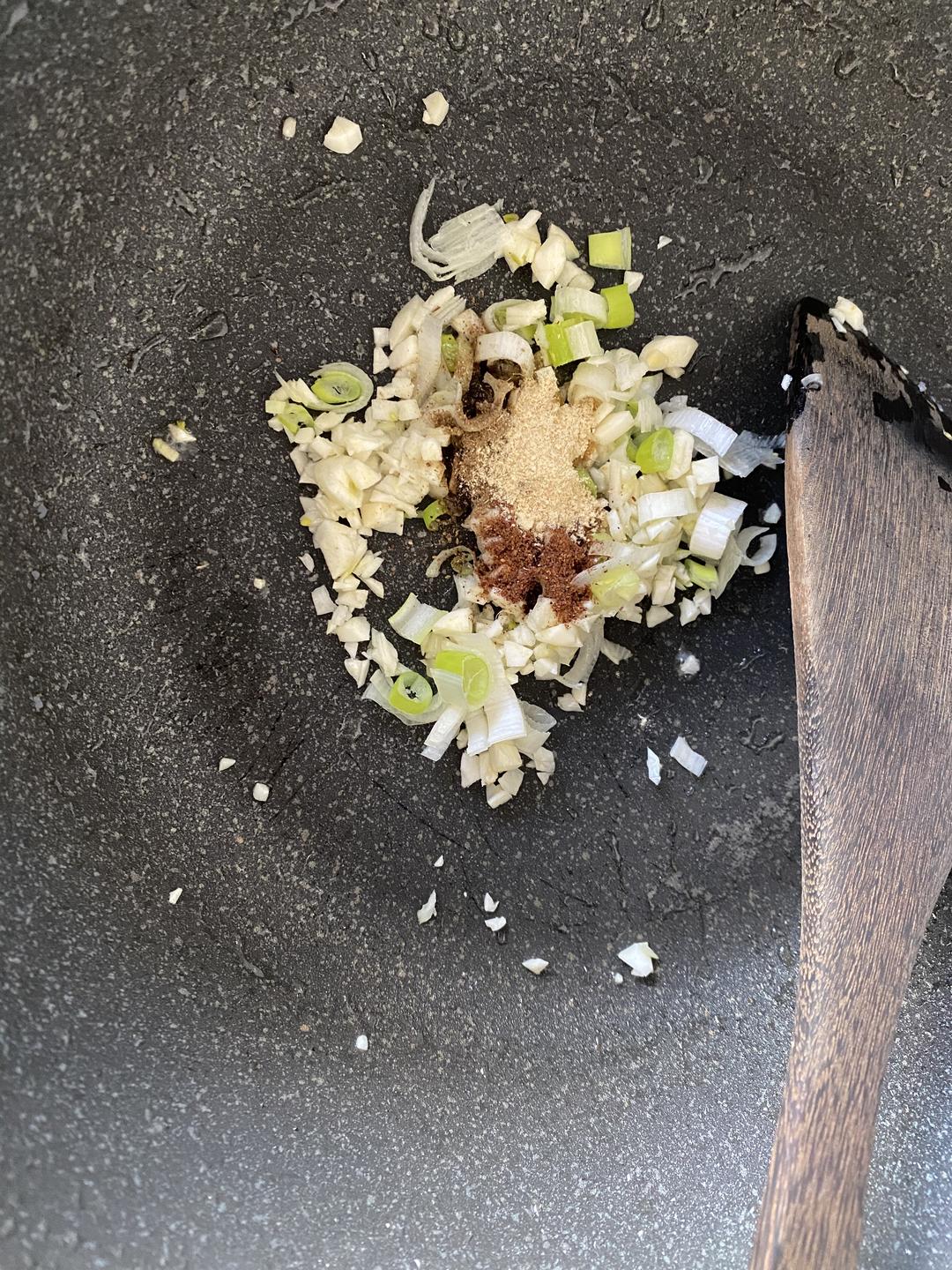 地三鮮（茄子，土豆，青椒）的做法 步驟6