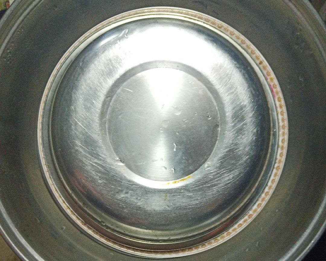 咸蛋黄蒸肉饼的做法 步骤3