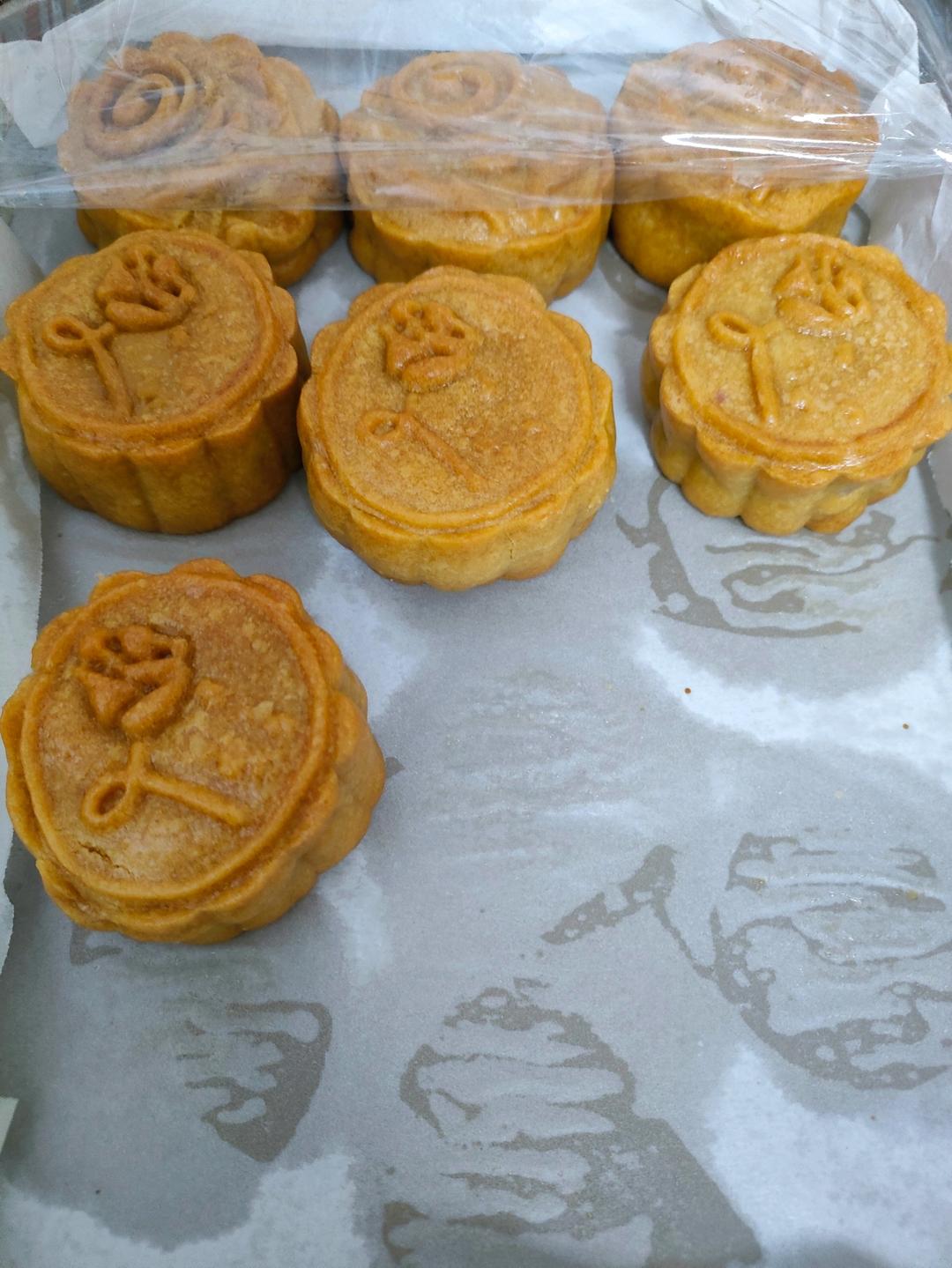 广式月饼(莲蓉/香芋/奶黄/黑芝麻馅/50克  ，回油快、不裂口)