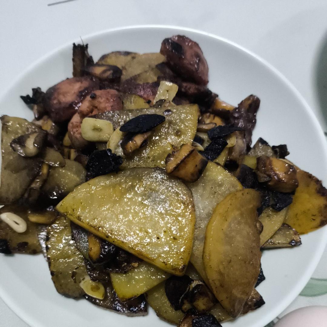 腊肉炒土豆片
