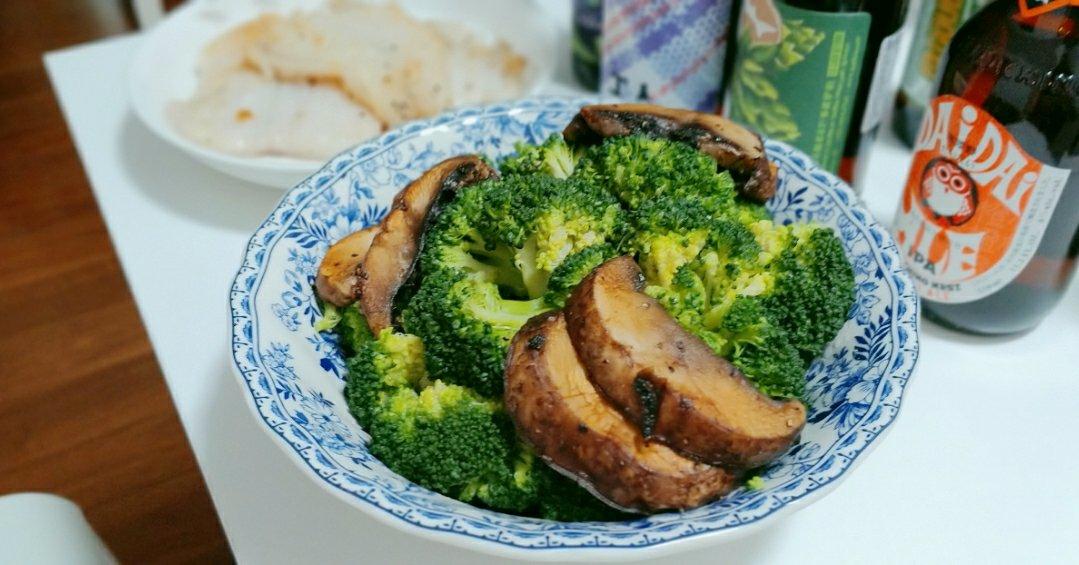 西蓝花抱香菇