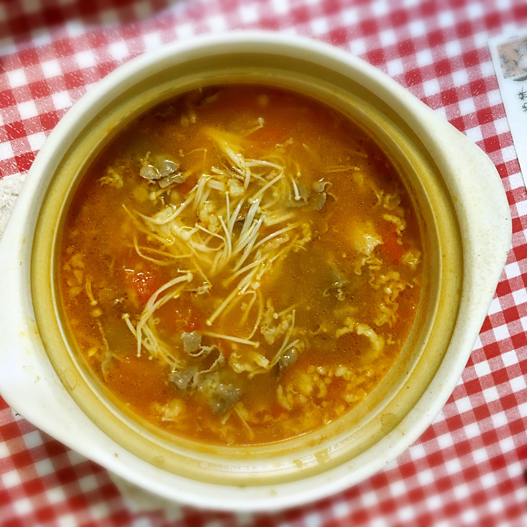 金针菇肥牛番茄锅