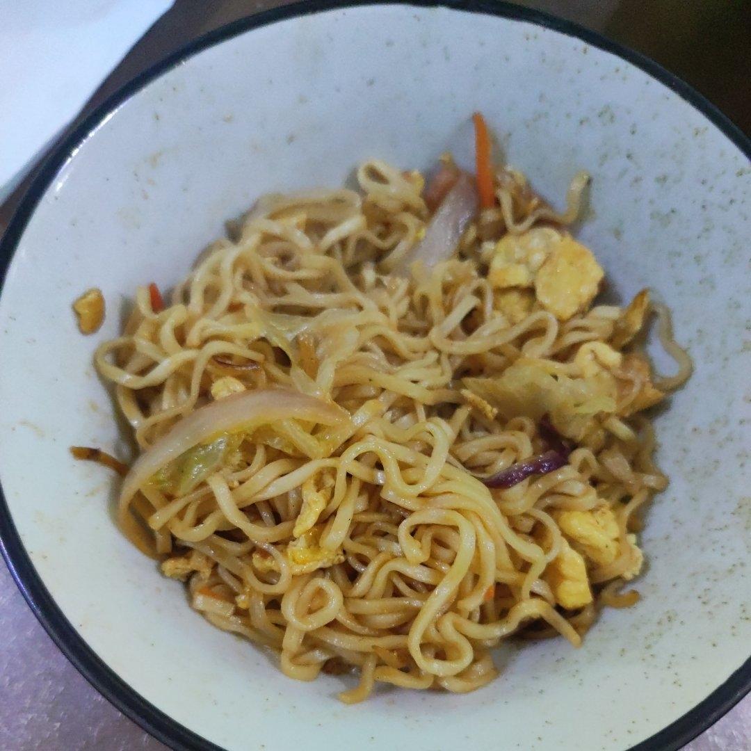 路边摊风味炒方便面