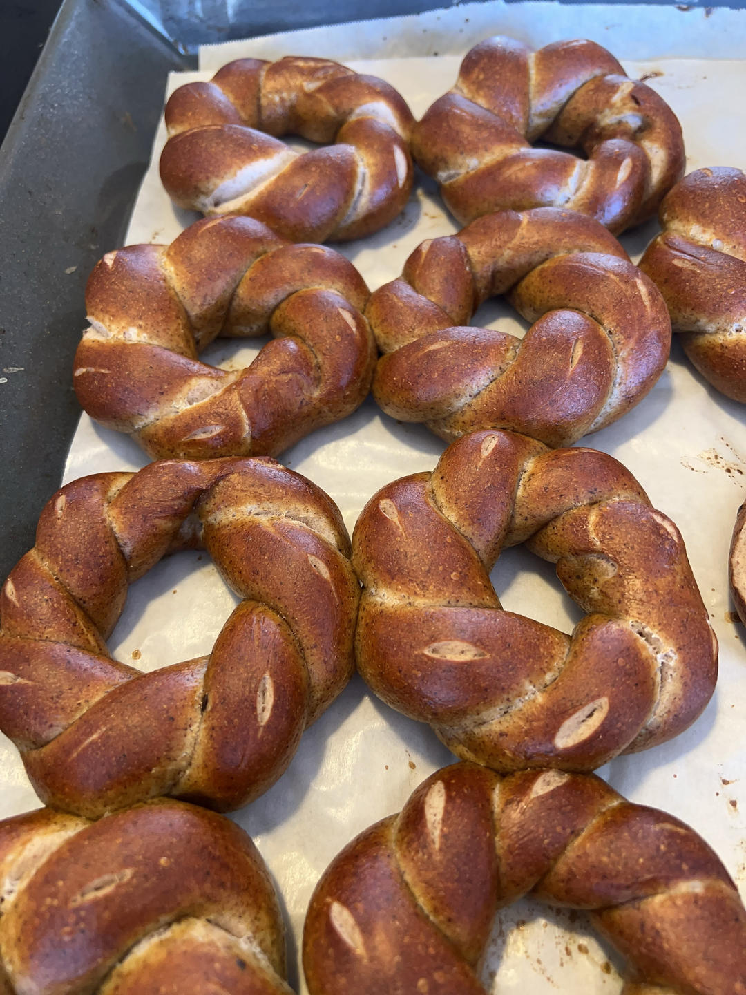 两种全麦碱水面包做法，40%全麦也可以很好吃