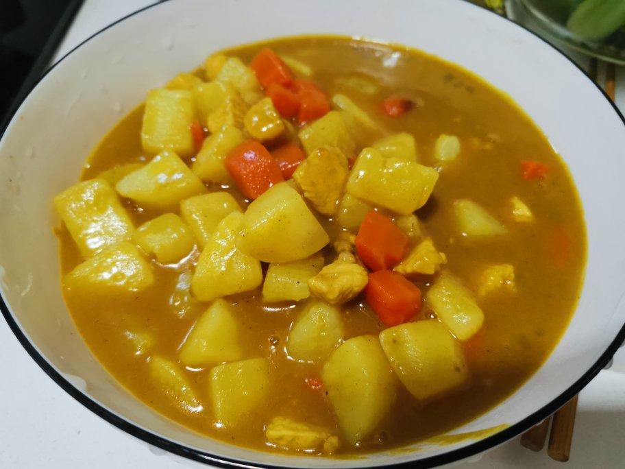 土豆咖喱鸡肉饭