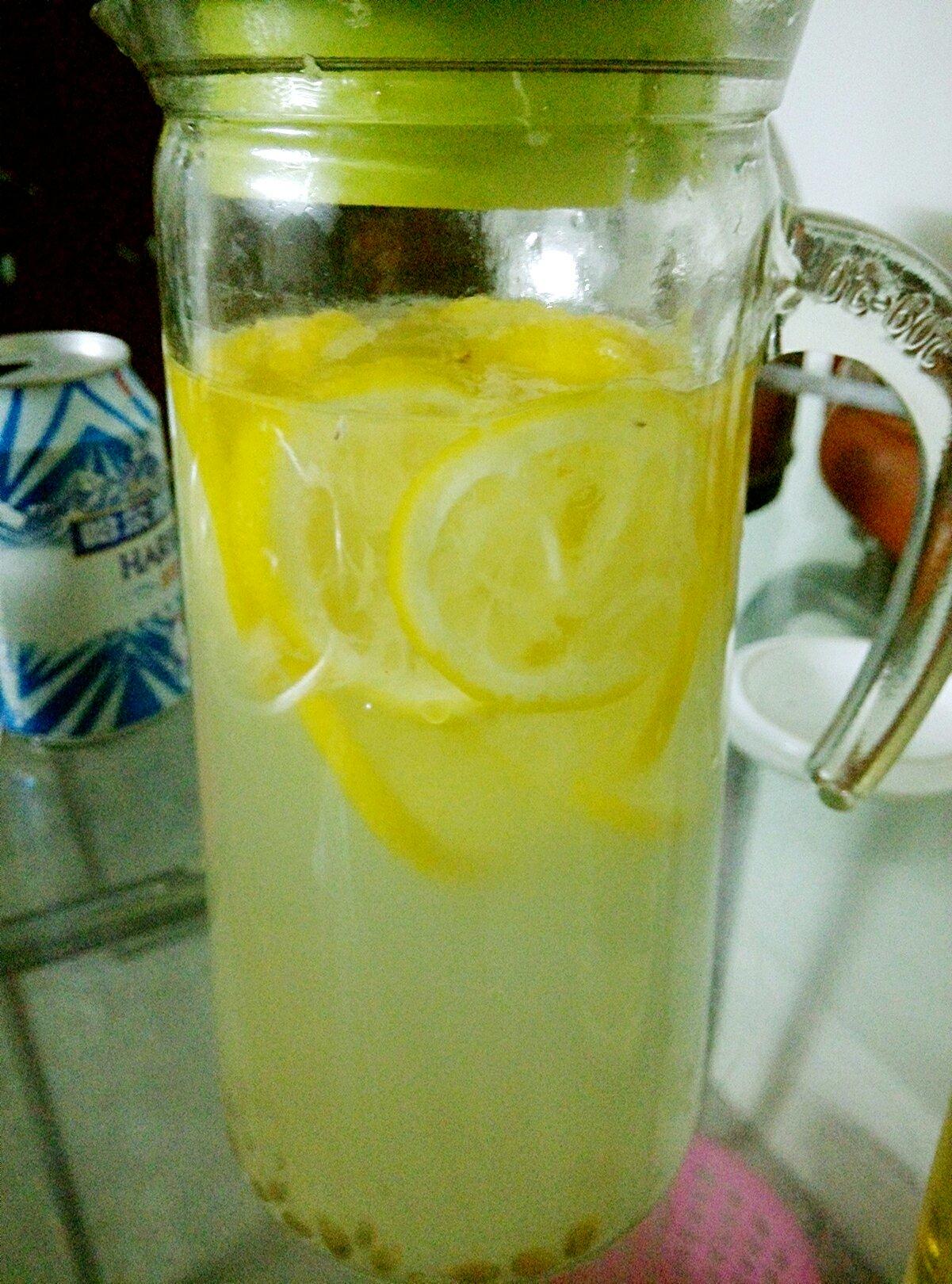鲜柠檬水