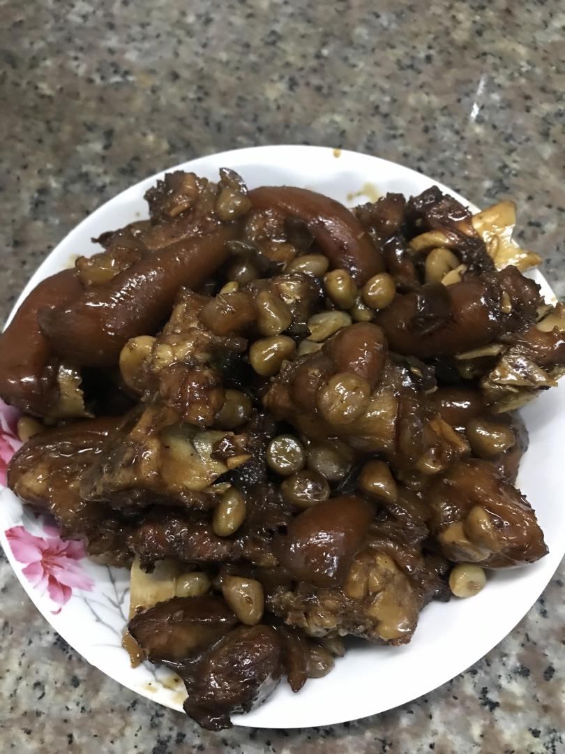 花生炖猪脚