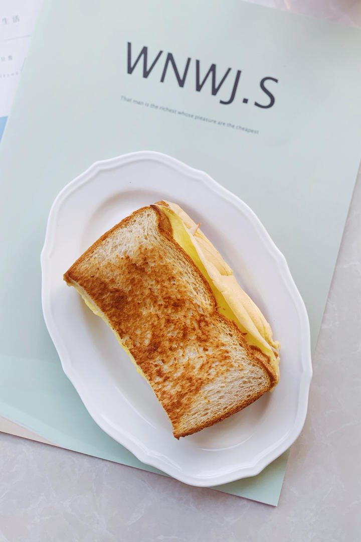 蛋抱单身吐司三明治【健康一手握】