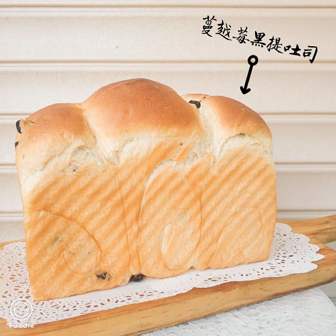 两条超级软的甜甜吐司