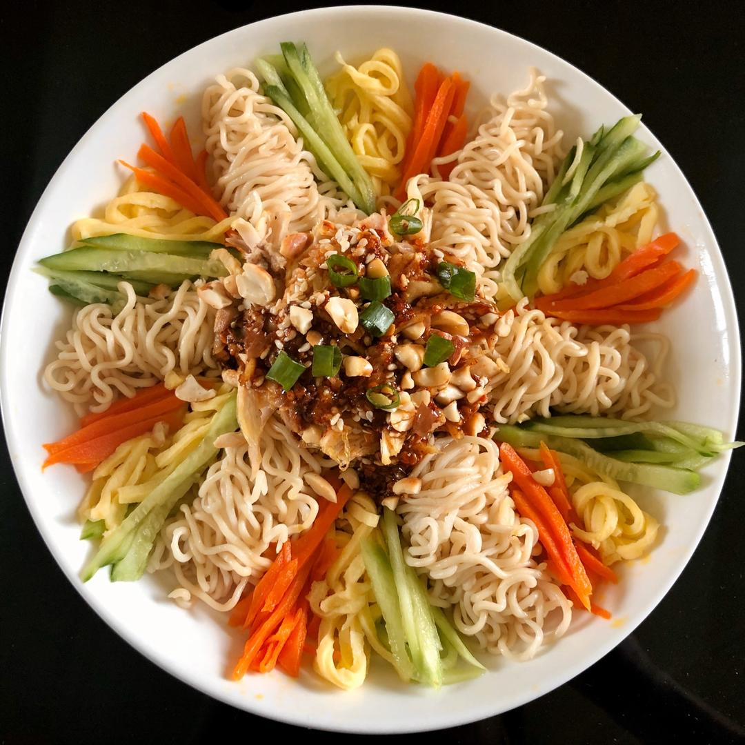 【椒麻鸡丝凉面】