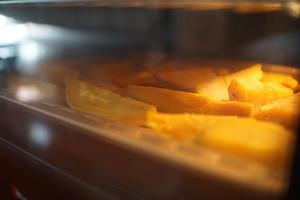 自制红薯干🍠｜三蒸三烤，软糯无添加的做法 步骤2