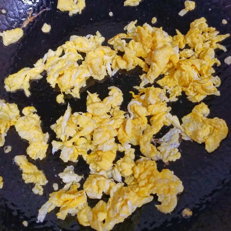 超简单的香菇鸡蛋酱的做法 步骤3
