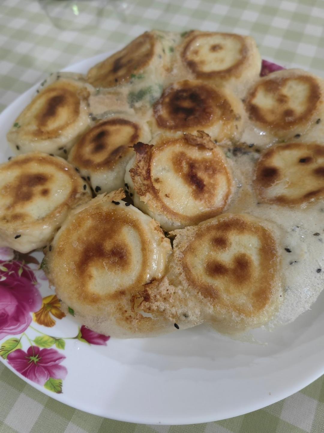 脆底冰花牛肉锅贴