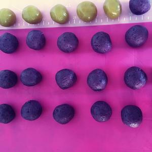 和彩虹一样美腻的彩色紫薯蛋黄酥~~附紫薯馅的做法的做法 步骤17