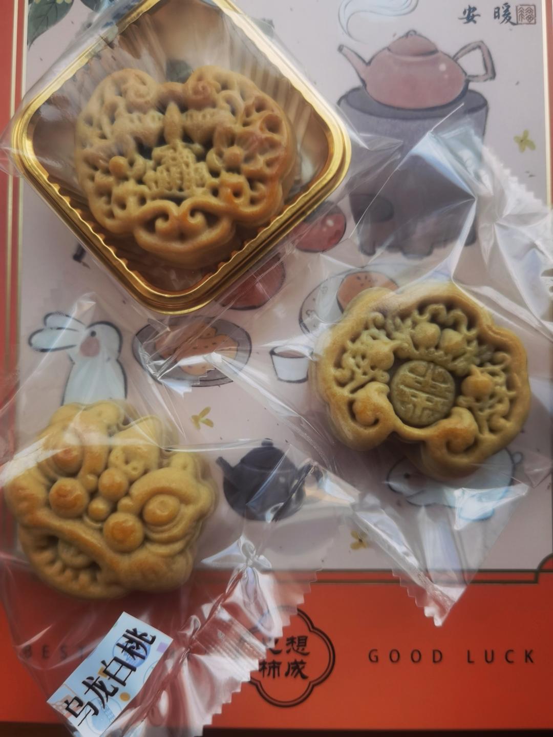 广式经典——白莲蓉蛋黄月饼