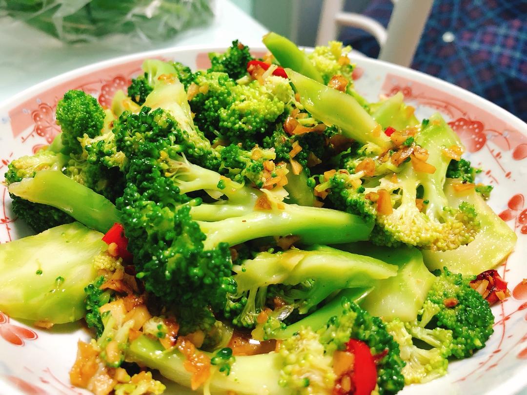 凉拌西兰花-辣的