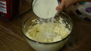 广式月饼—红莲蓉蛋黄馅、奶油椰丝馅的做法 步骤18
