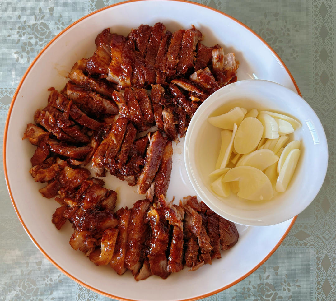 不加一滴水的电饭煲叉烧