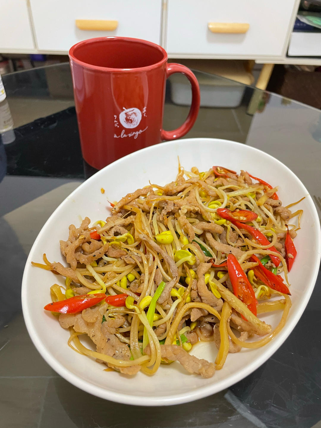 豆芽炒肉清爽解腻好好吃！
