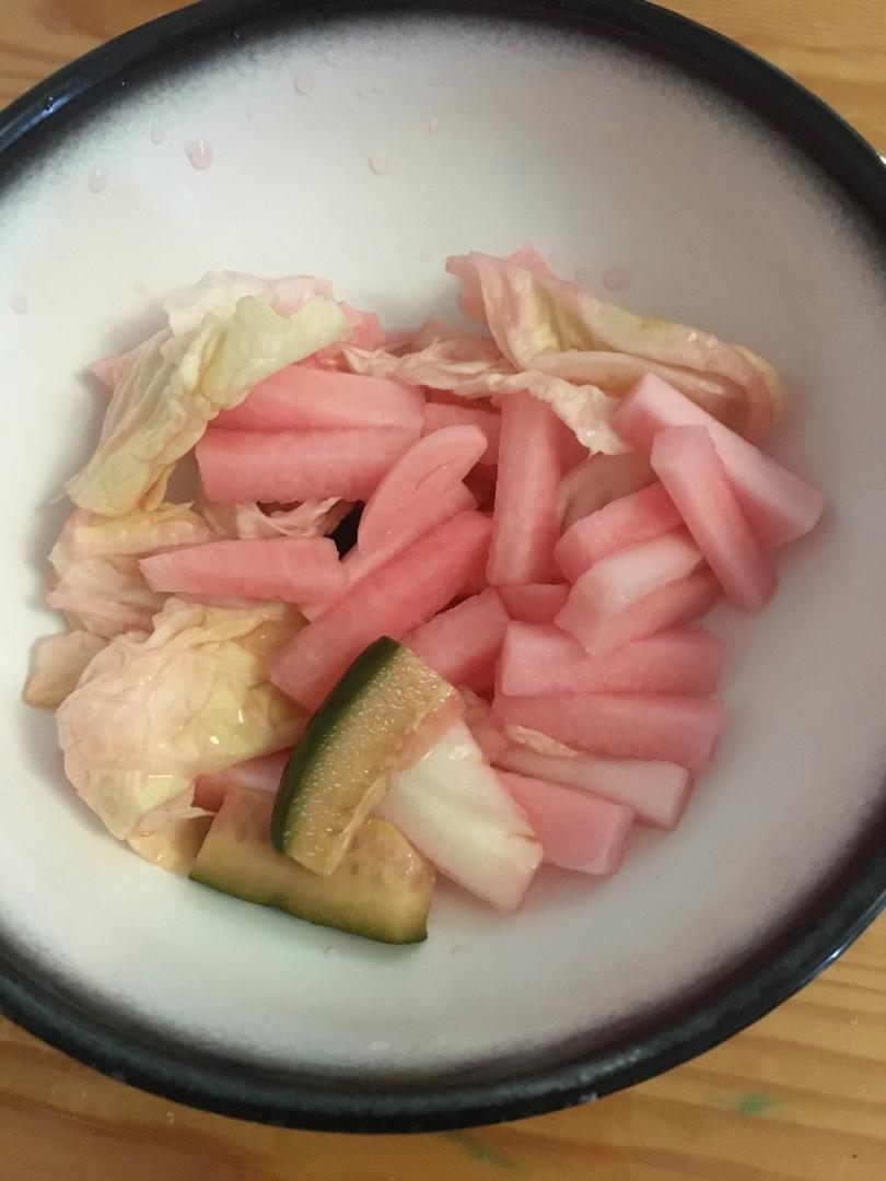 酸甜可口的泡菜（一晚即成）