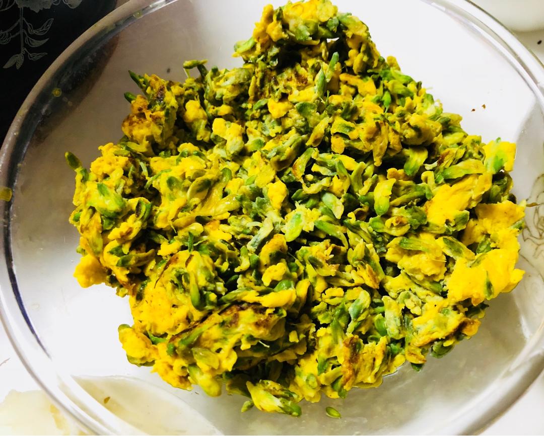 槐花炒鸡蛋