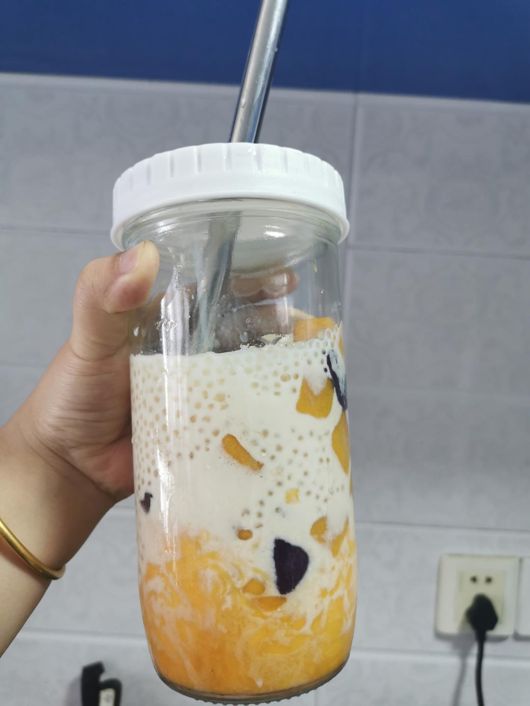 椰汁芒果西米露，香甜可口！