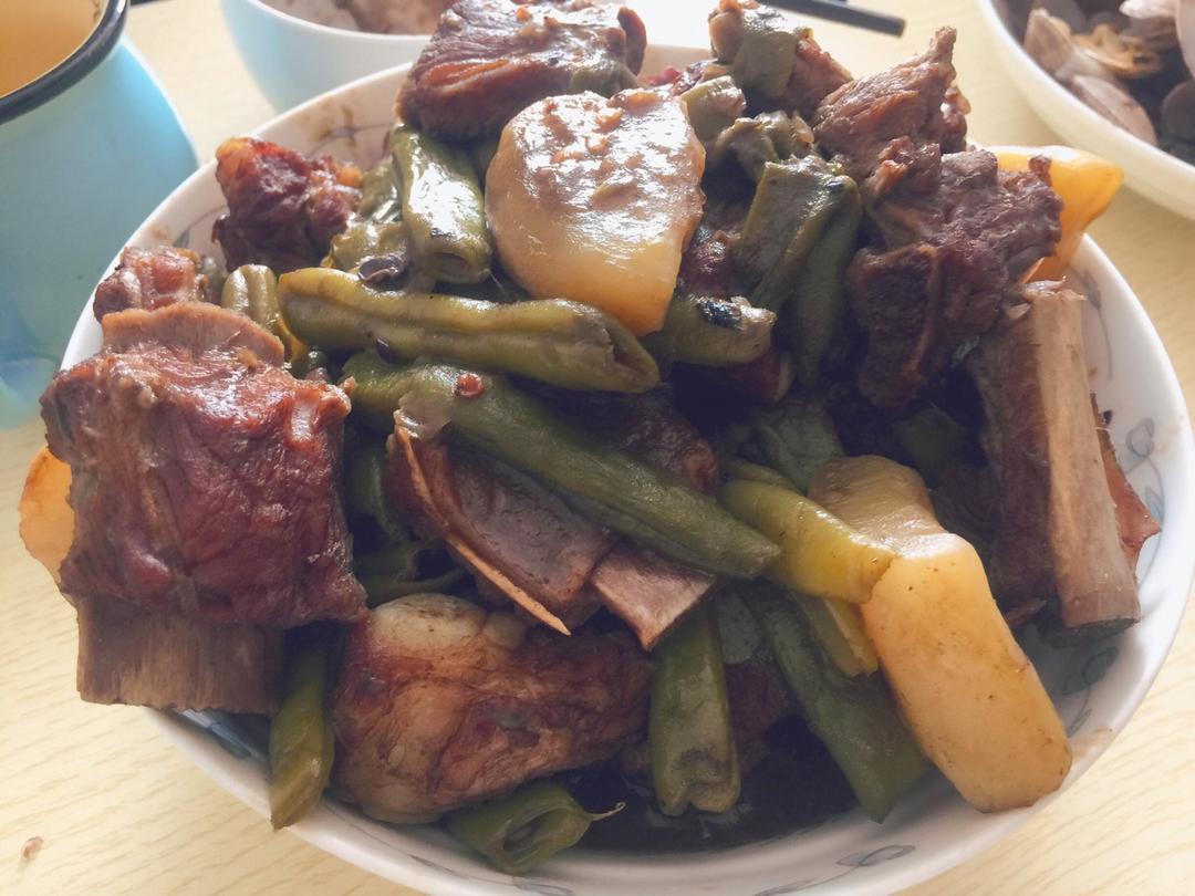 一定要用铁锅做的菜“排骨土豆炖豆角”