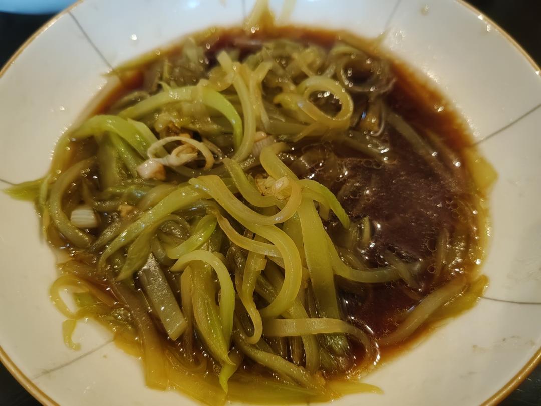 10分钟搞定的快手凉拌菜，清脆爽口的凉拌莴笋丝
