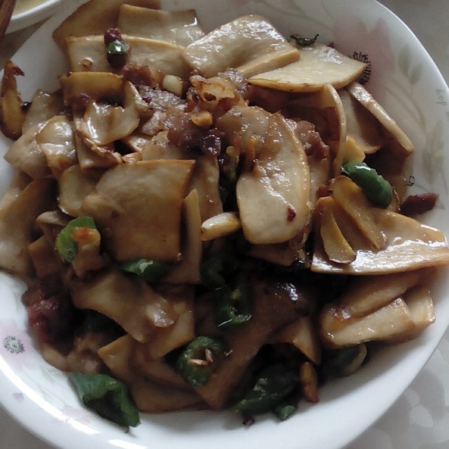 五花肉爆炒杏鲍菇