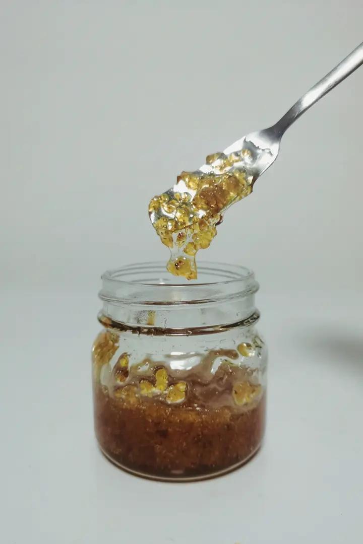 路边采的桂花做成这个桂花酱也太好吃了！