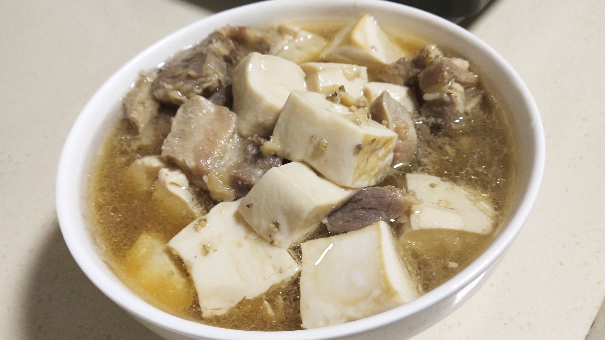 五花肉炖豆腐的做法