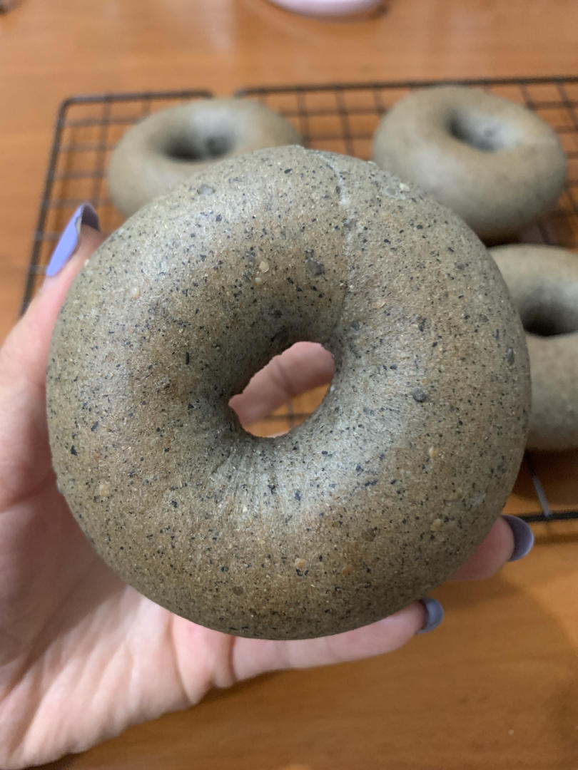 双重黑芝麻奶酥贝果