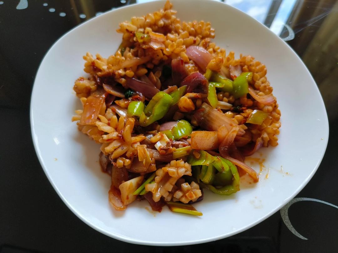 鱿鱼卷爆炒洋葱青辣椒