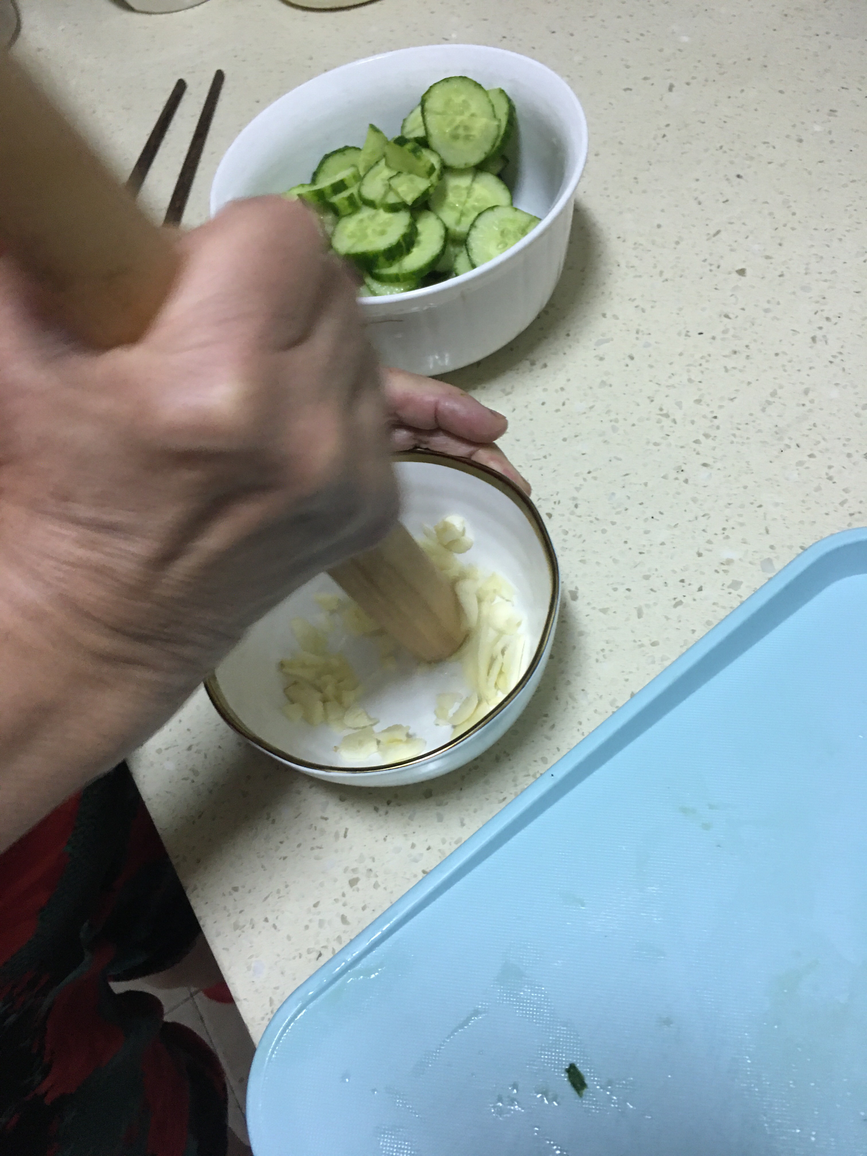姥姥牌凉拌黄瓜的做法 步骤1