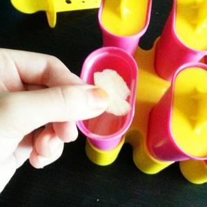 儿童水果牛奶棒冰的做法 步骤5