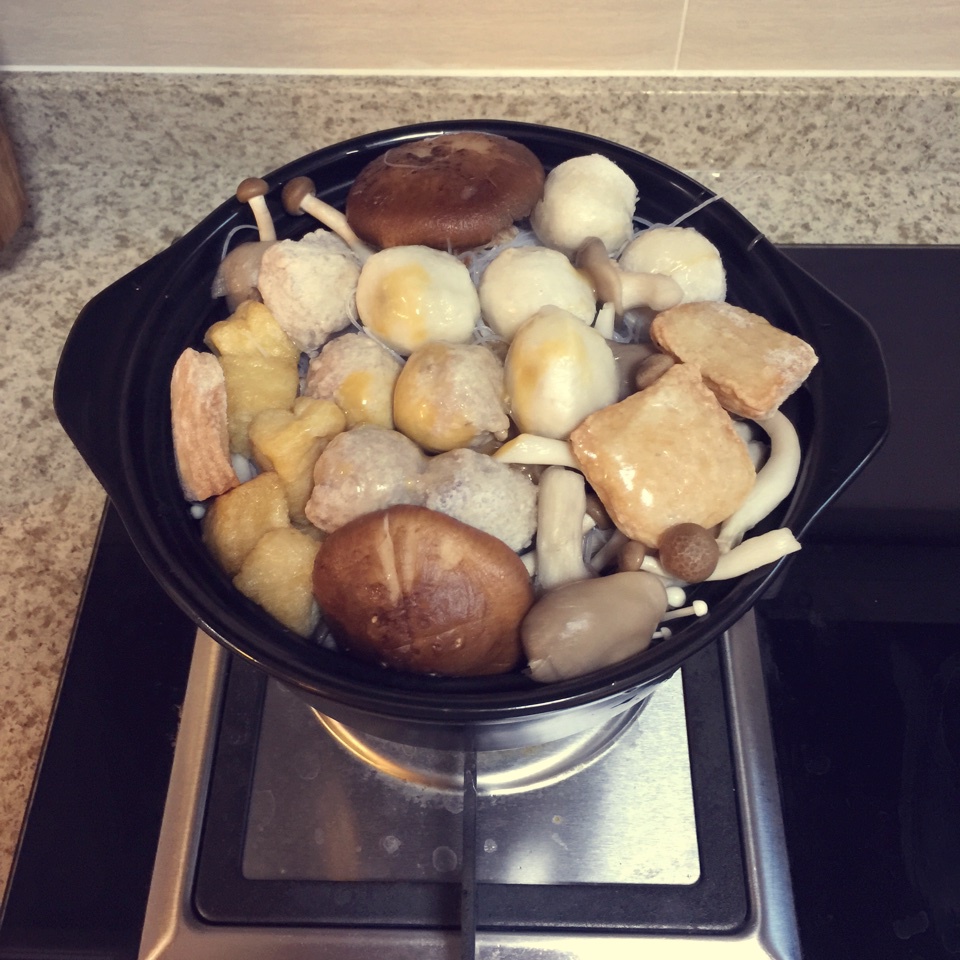 冬季暖身暖心的什锦肉丸砂锅煲