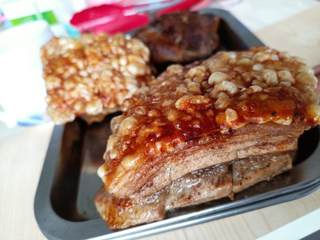 多次失败，越挫越勇终于做出来了广式脆皮烧肉