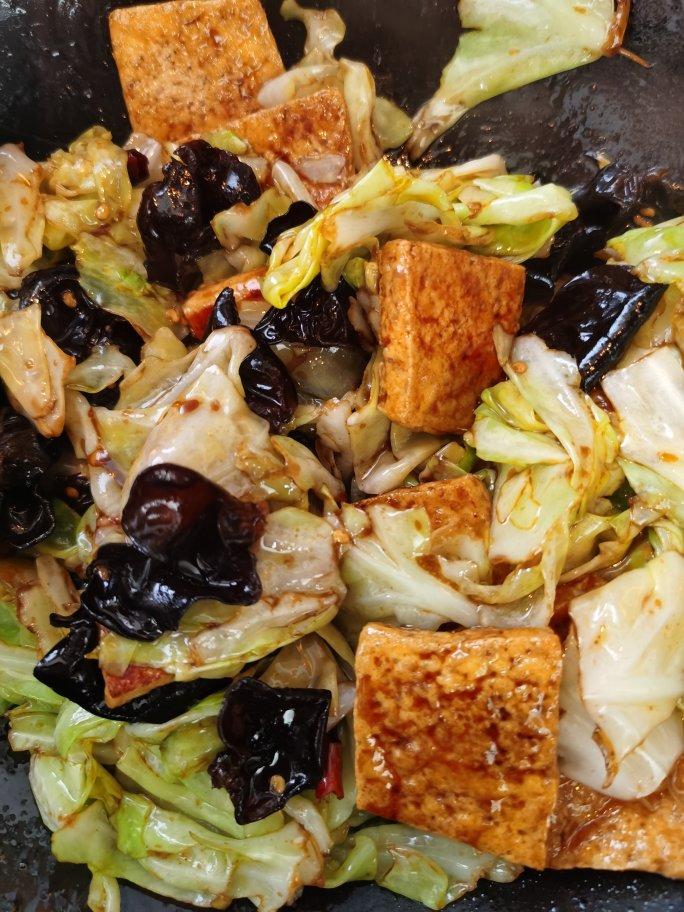 木耳白菜爆豆腐