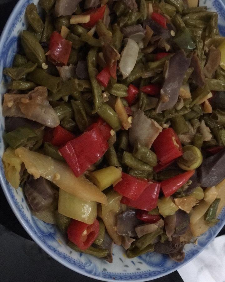 酸豆角炒鸡胗