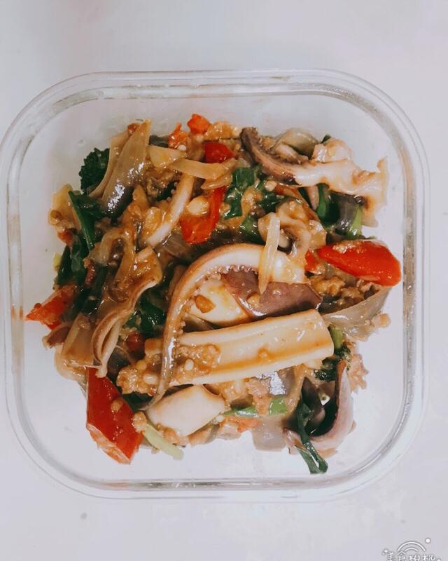 鱿鱼炒咸蛋ปลาหมึกผัดไข่เค็ม