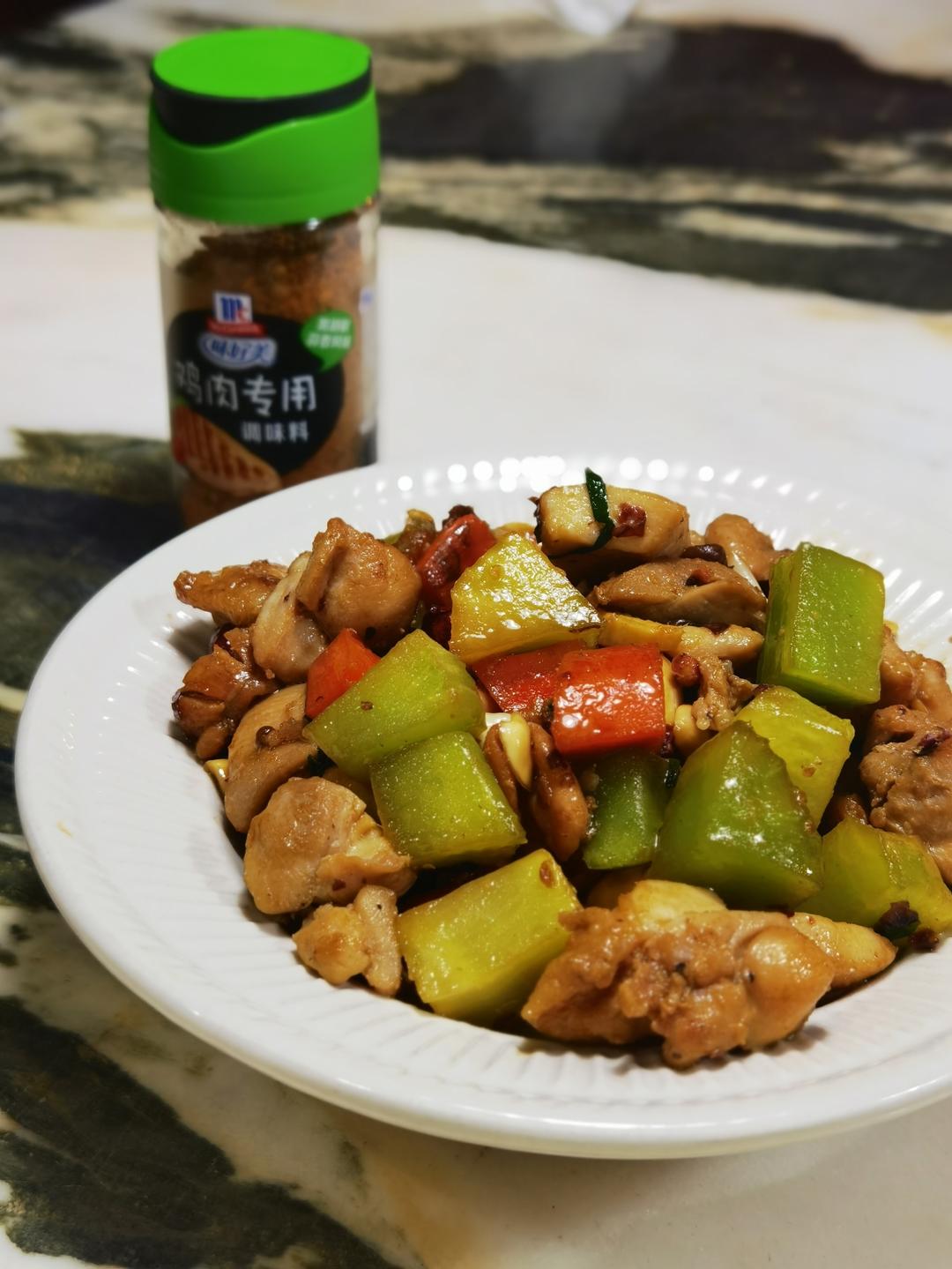 味好美鸡肉腌料家常做法之小炒鸡丁的做法