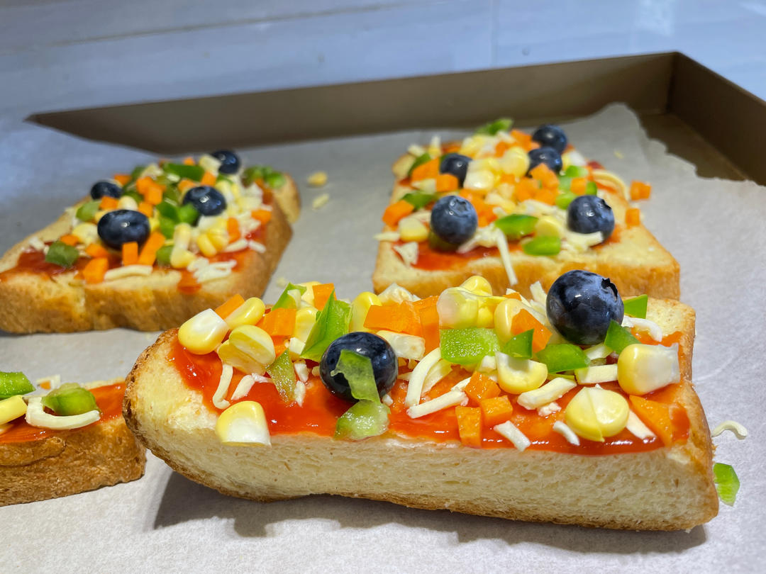 早餐:大宝贝的田园蔬菜吐司🍞披萨