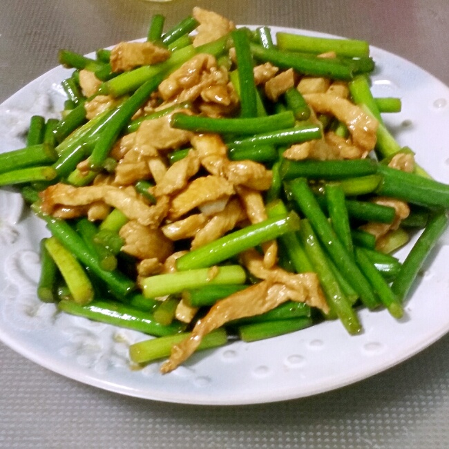 晓晓香猪做的肉丝炒蒜苗