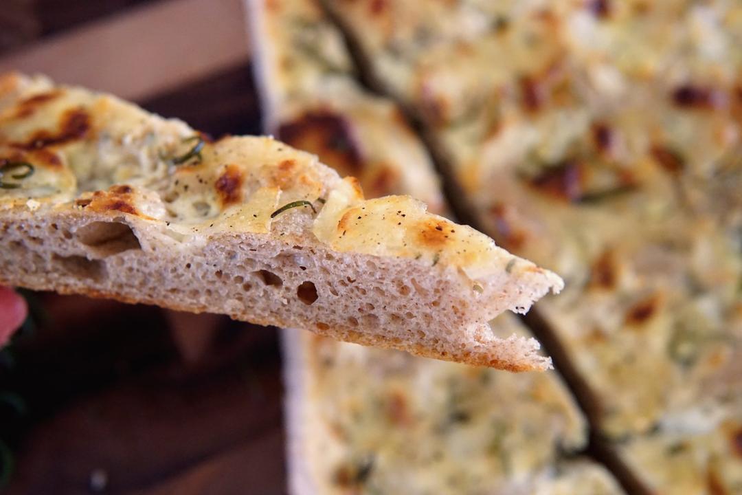 土豆迷迭香佛卡夏（附自制法式鲜奶油creme fraiche）