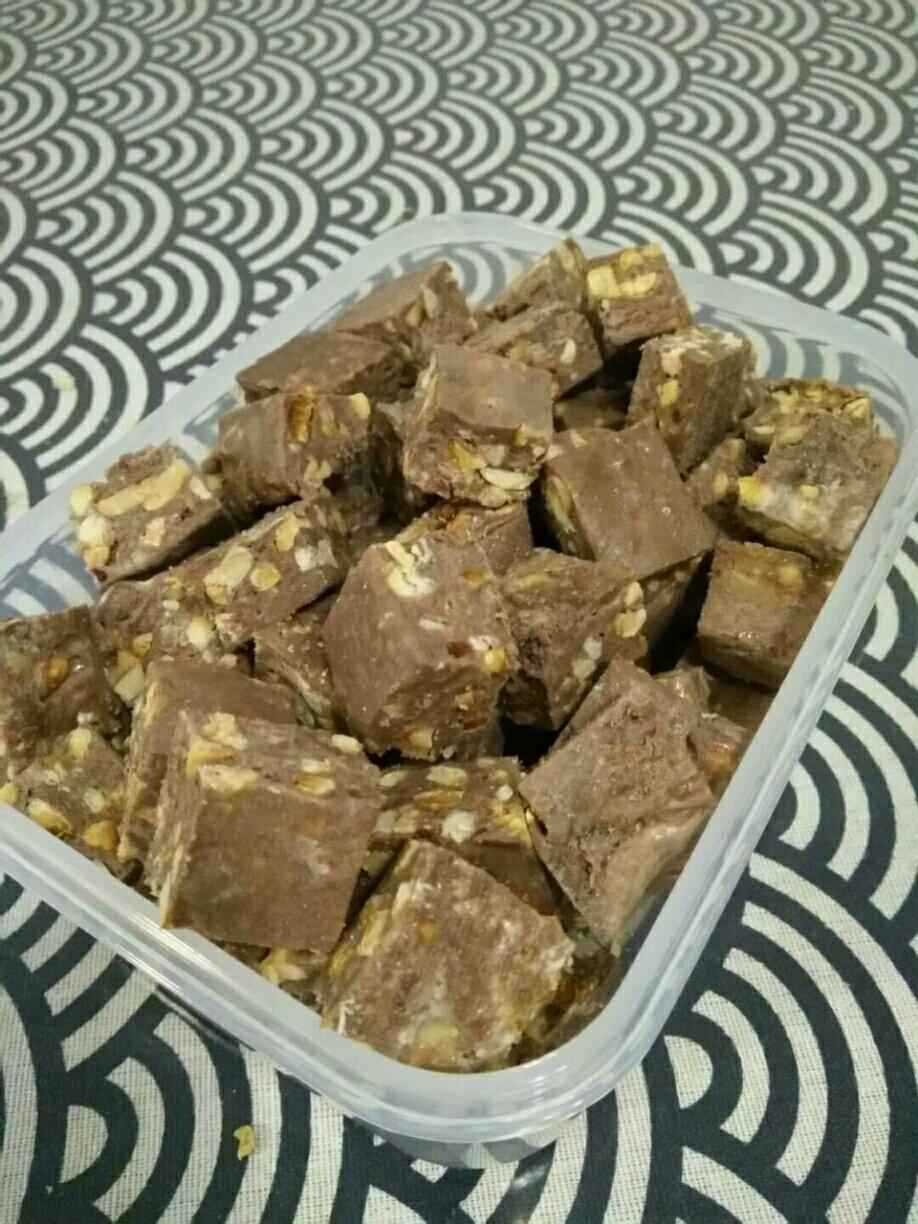 可可花生味牛轧糖